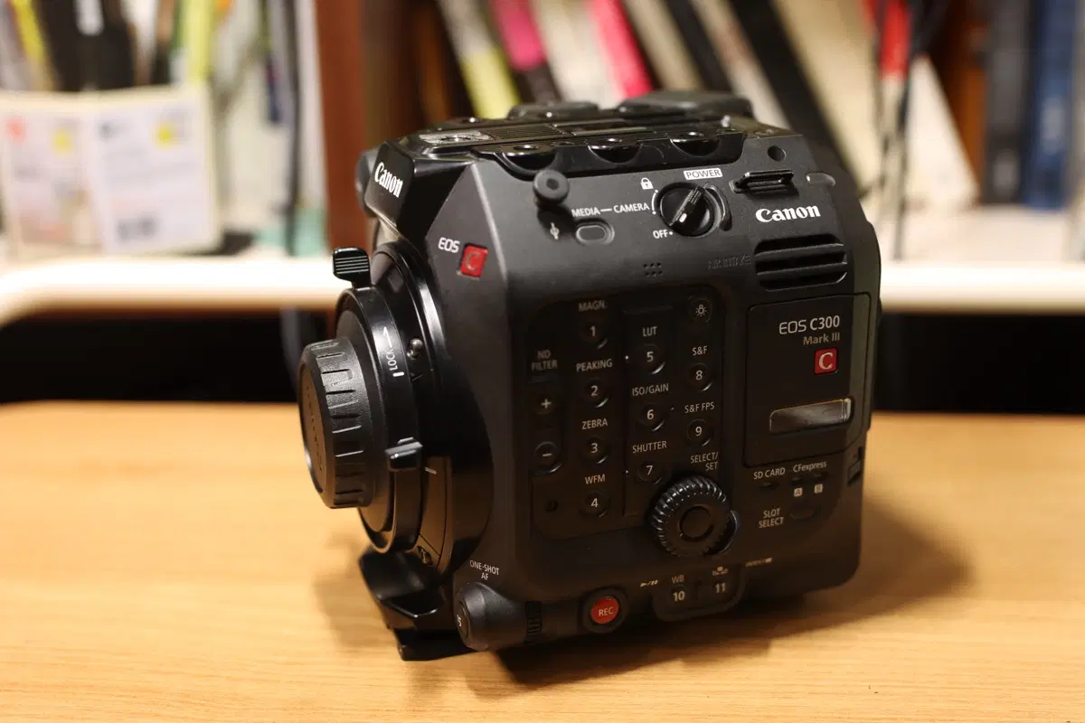 캐논 EOS C300 Mark III 4K 시네마 카메라