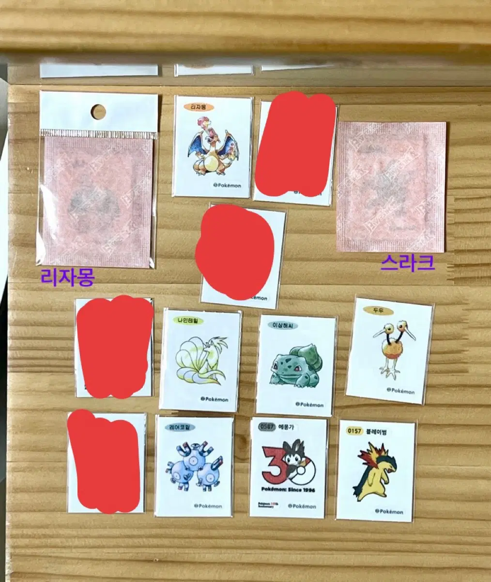 포켓몬 아트워크 띠부씰 판매 피카츄 리자몽 뚱카츄