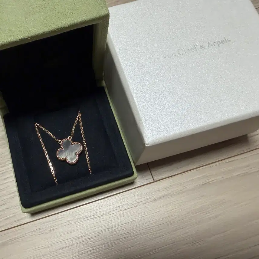반클리프앤아펠 반클리프 앤 아펠 빈티지 목걸이,그레이 (18K 로즈 골드, 마오펄) 사진 1