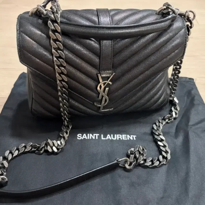생로랑 컬리지백 미듐 블랙 은장