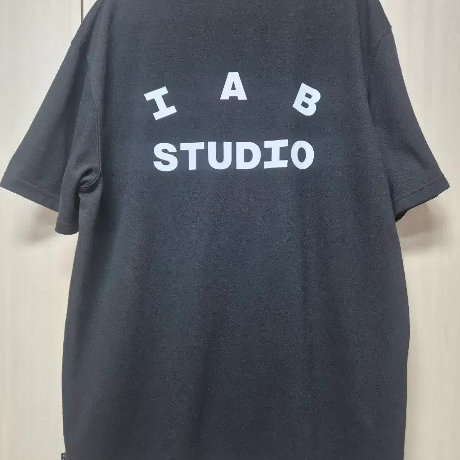 IAB STUDIO 아이앱 반팔 티셔츠 블랙
