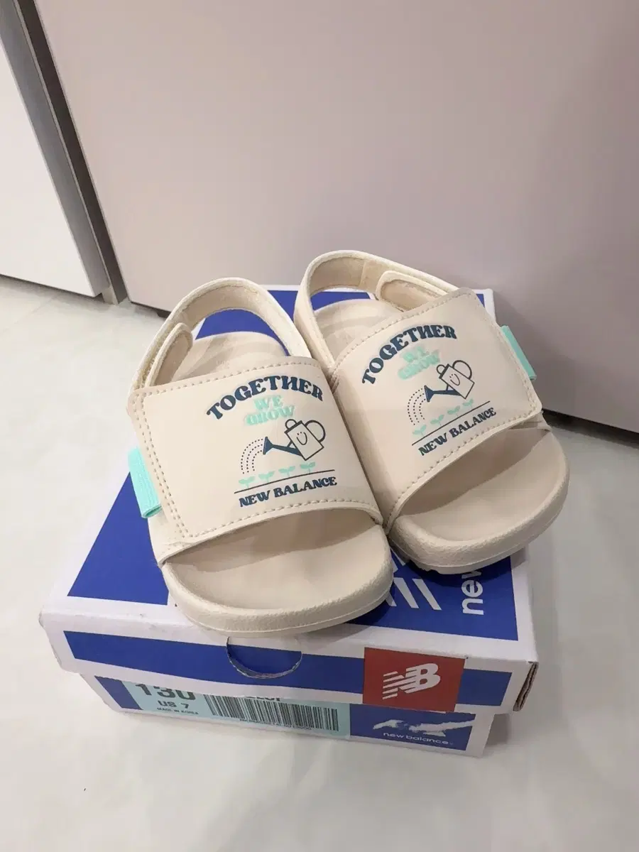 뉴발란스키즈 아기 샌들 130
