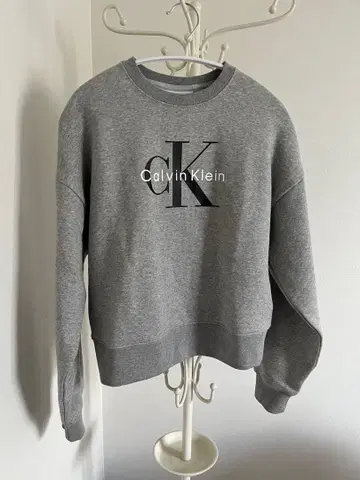 미사용 Calvin Klein Jeans 그레이 트레이닝복 가격 인하했습니다