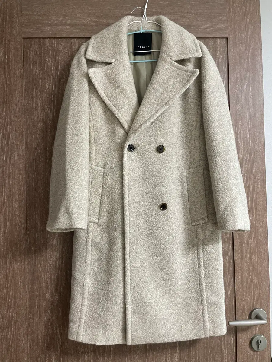 아이보리 코트