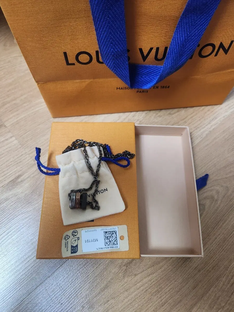 (새상품급/한정판) 루이비통 모노그램 볼드 블랙 목걸이