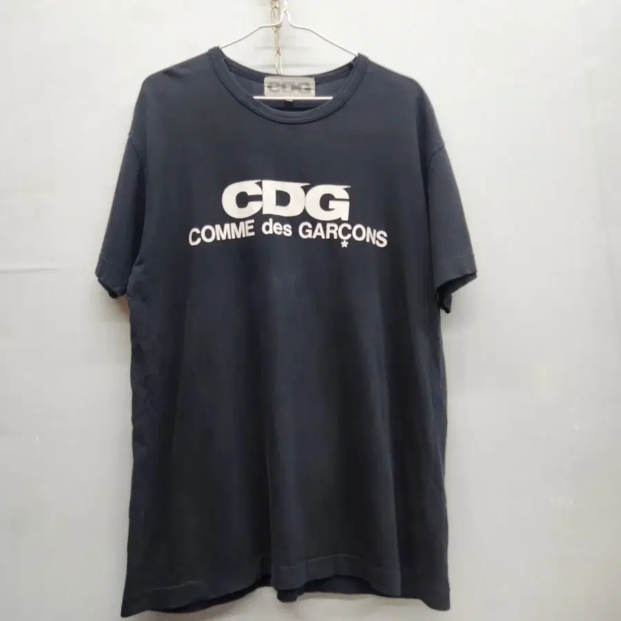 꼼데가르송 CDG빅로고 프린팅 반팔티 XL(L)