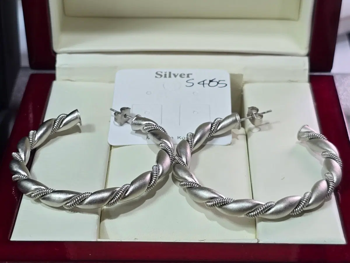 실버색상 꼬임 링 귀걸이 5센치