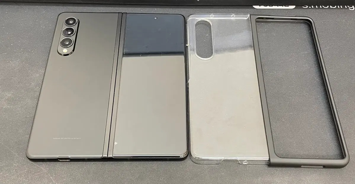갤럭시Z폴드3 블랙 256GB 무잔상 상태좋은 중고37만2천팝니다.