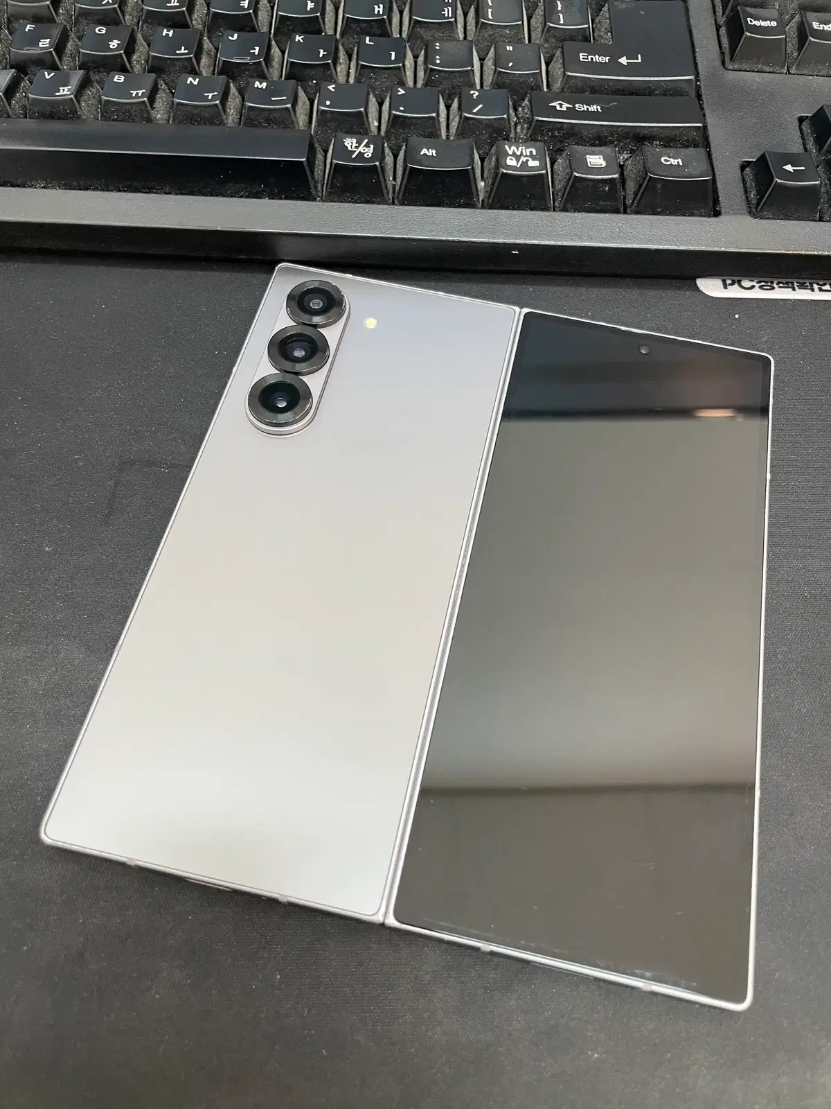 갤럭시Z폴드6 실버 256GB 무잔상 상태좋은 중고75만4천팝니다