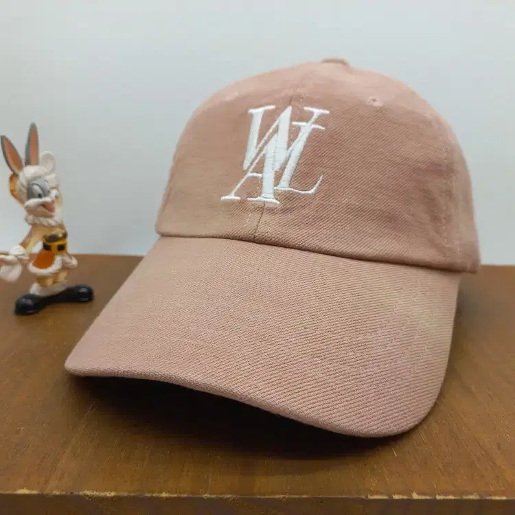 우알롱 WOOALONG 시그니처 모노그램 오버핏 야구 볼캡 인디 핑크