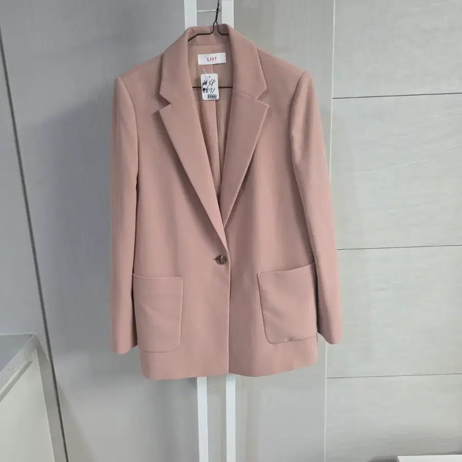 리스트 핑크색 여성 자켓