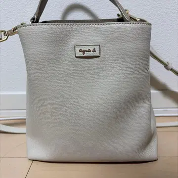 agnes b. 숄더백 화이트
