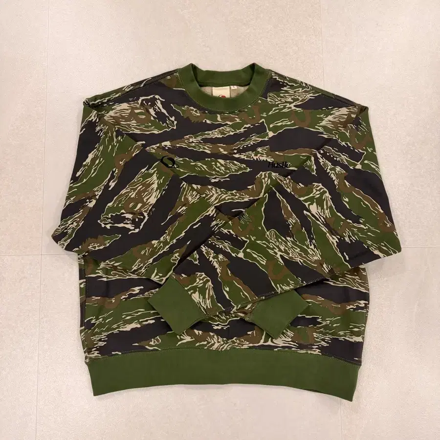 트루릴리전 HUSTLE CLASSIC SWEAT SHIRT CAMO