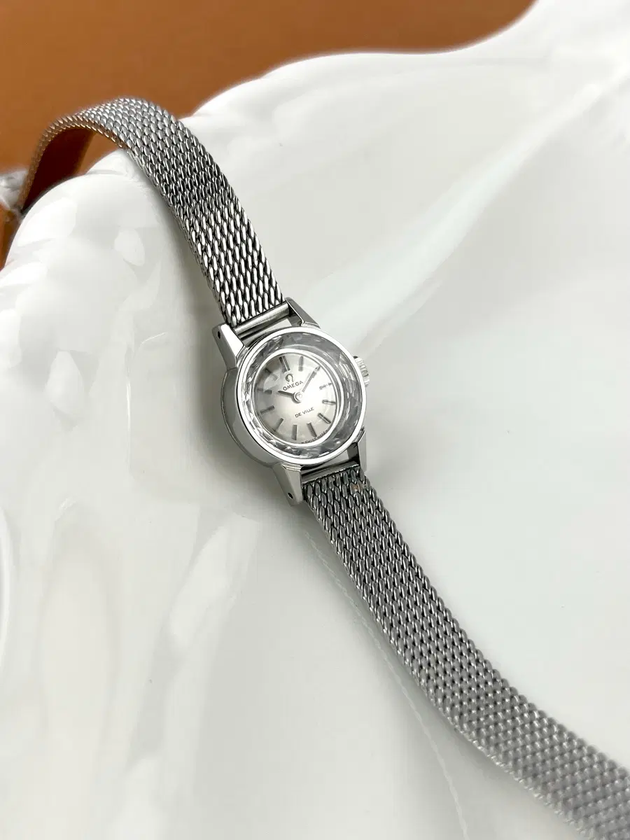 OMEGA Lady mini round steel watch
