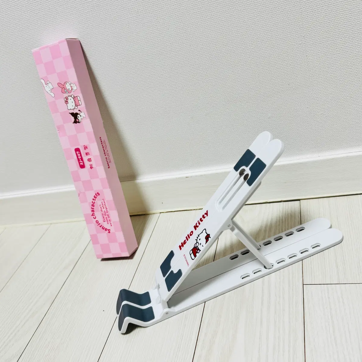 헬로키티 태블릿/노트북 접이식 거치대
