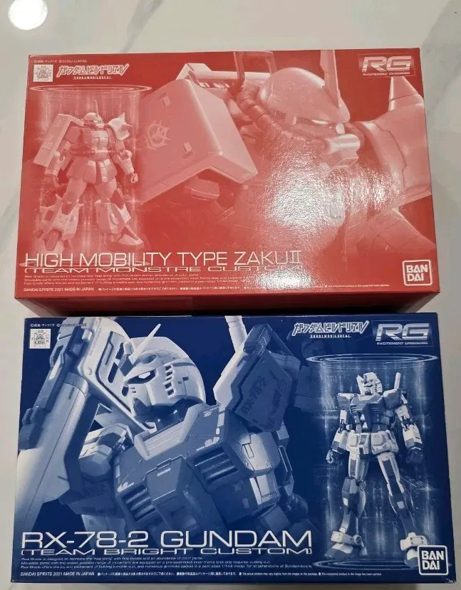반다이 RG 하이모빌리티 타입 자쿠II / RX-78-2 건담