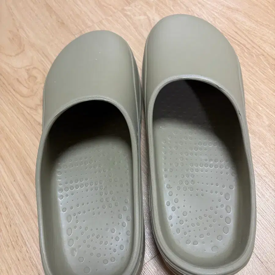 베이지 클로그