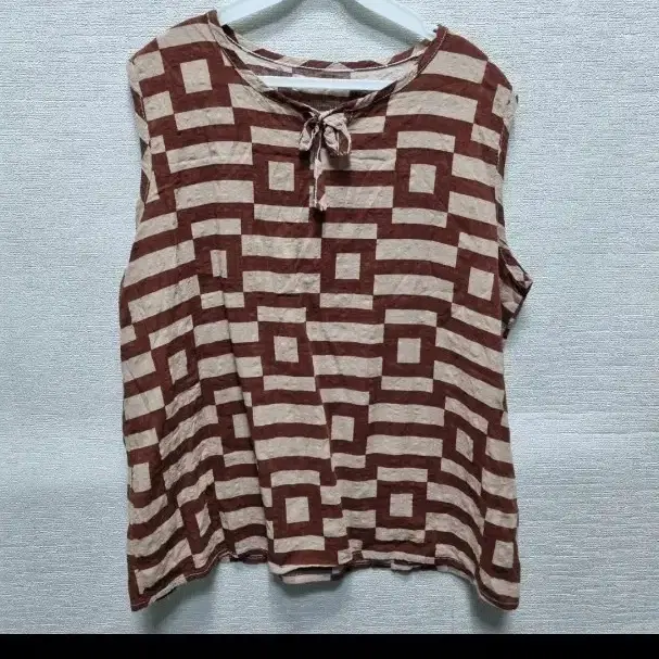 v422 민소매 블라우스