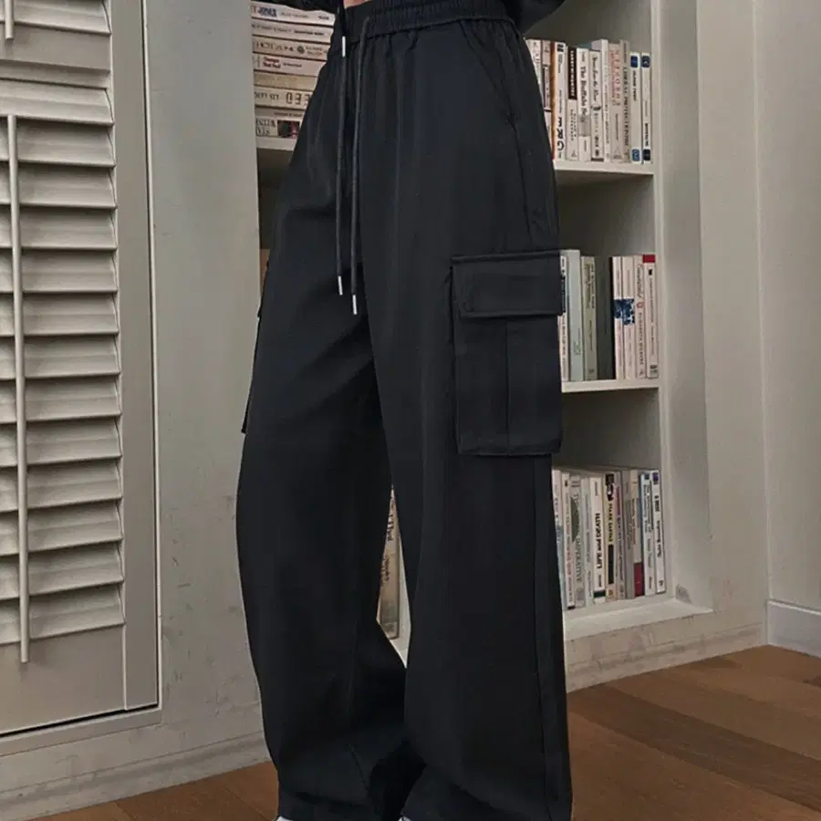 뮤즈핏 투웨이 와이드 카고 팬츠 블랙 숏