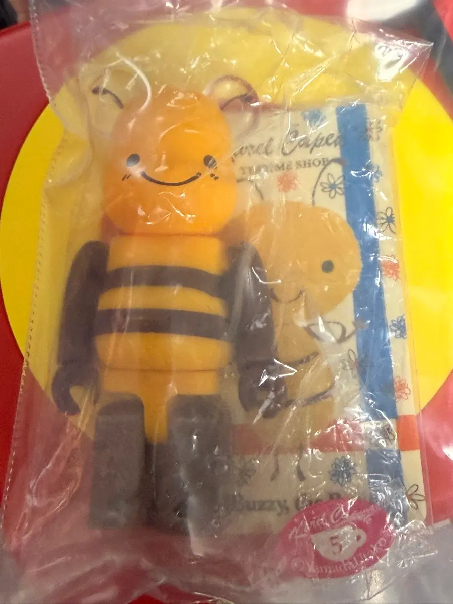 베어브릭 21 애니멀 카렐 차펙 버찌 꿀벌