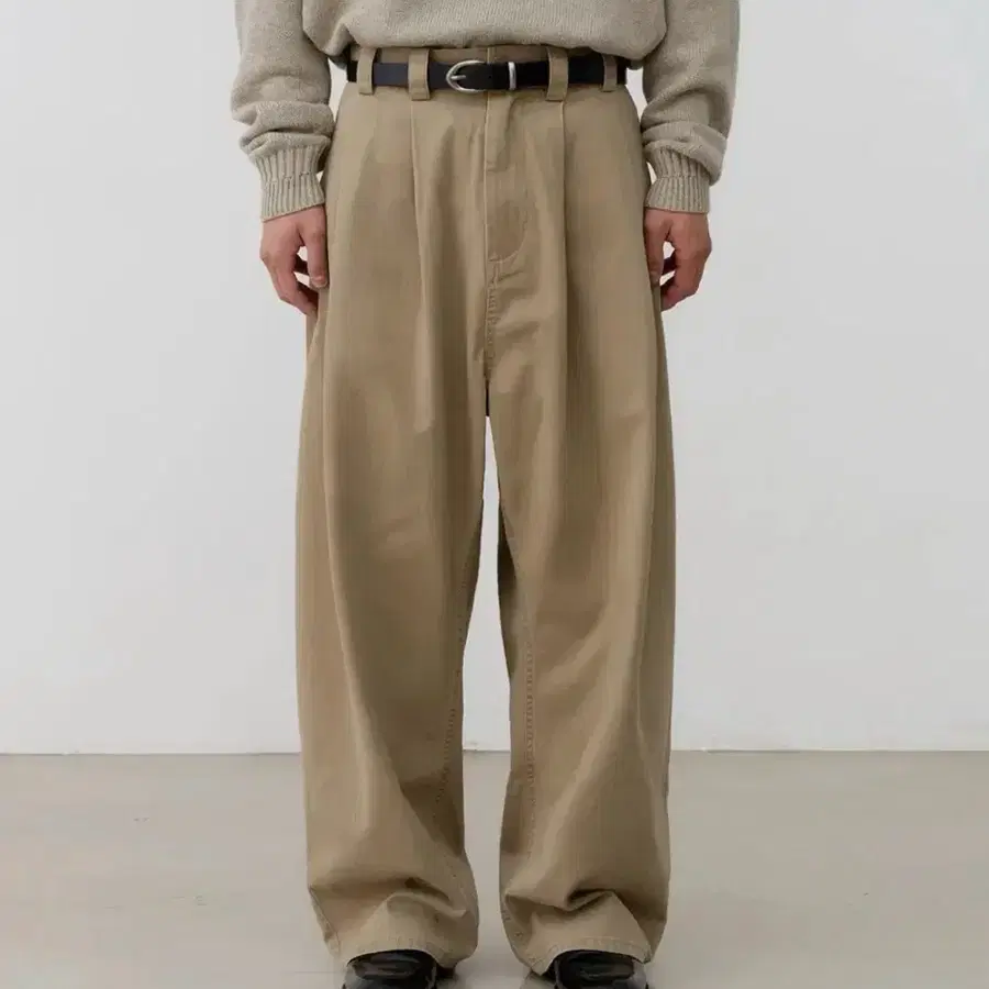 노운 테이퍼드 치노팬츠 베이지