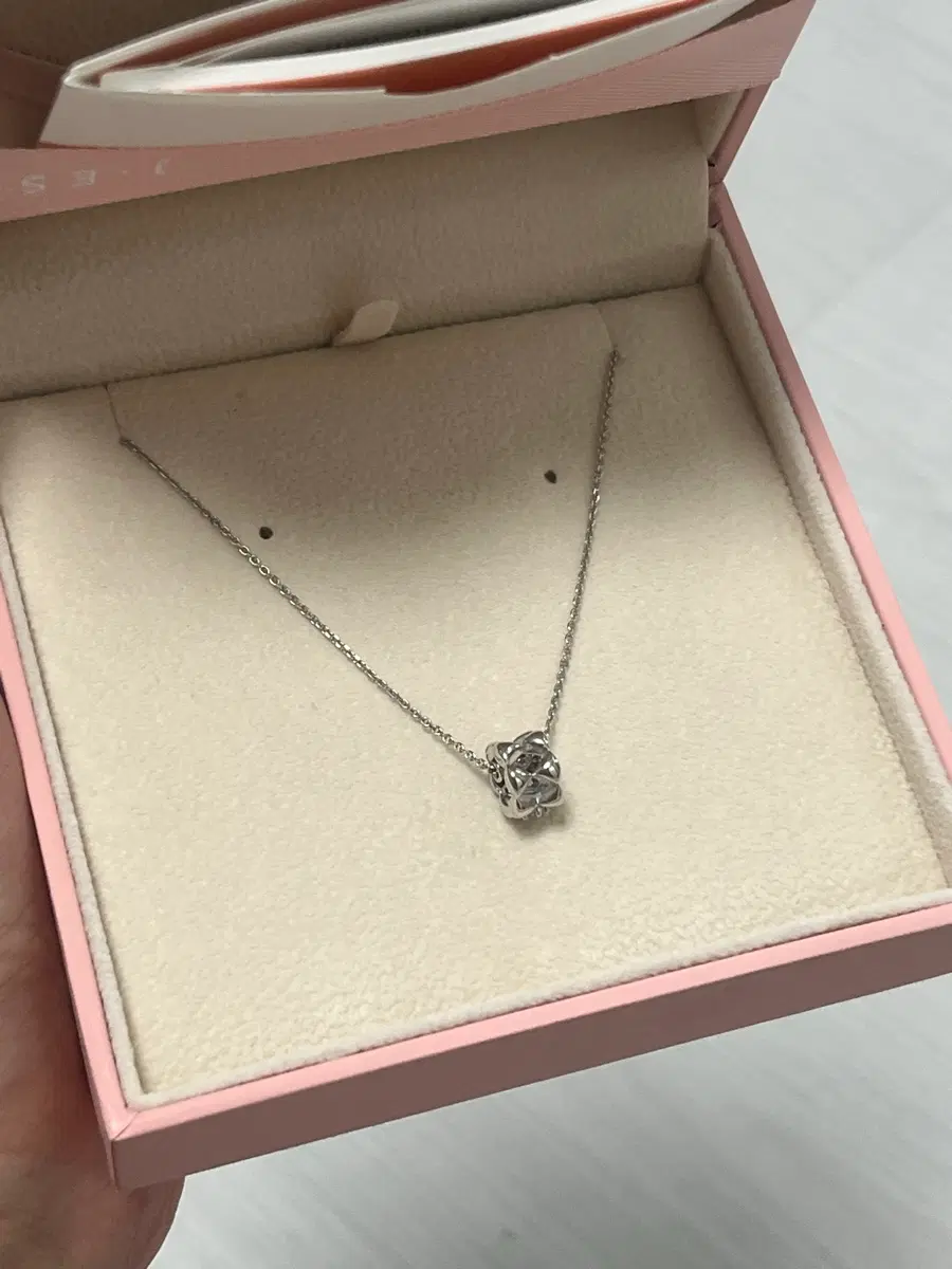 제이에스티나 새상품 오늘 구입함 팔아요!!!