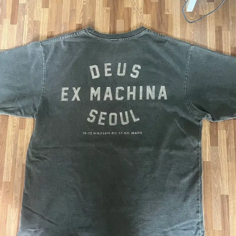 데우스 엑스 마키나 반팔 M