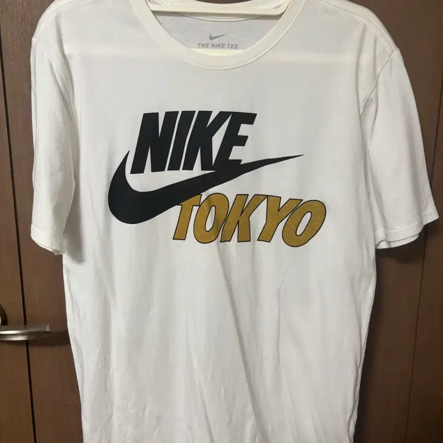 NIKE 나이키 도쿄 골드로고 화이트 반팔 티셔츠 L