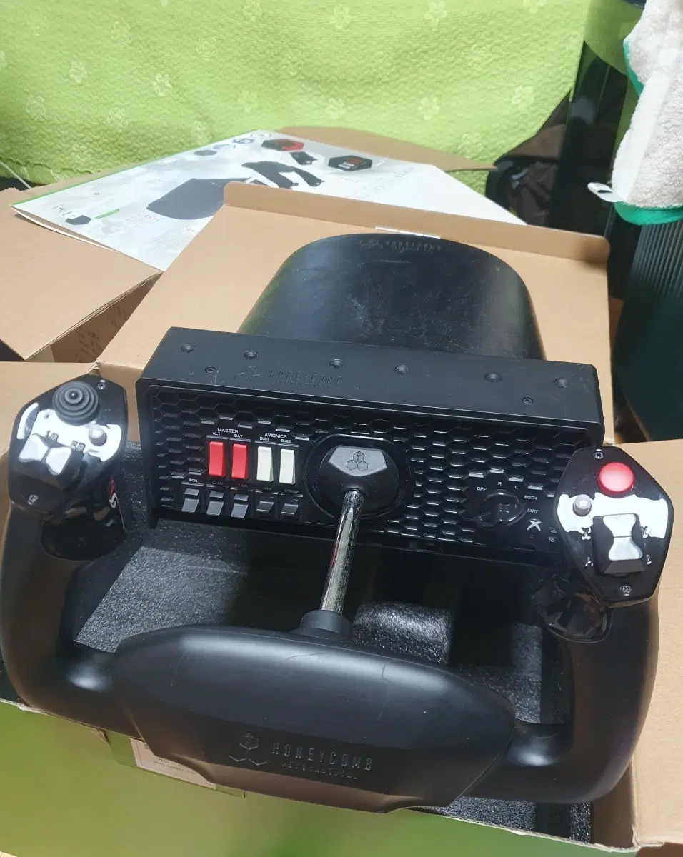 허니컴 알파 플라이트 컨트롤 요크 XBOX