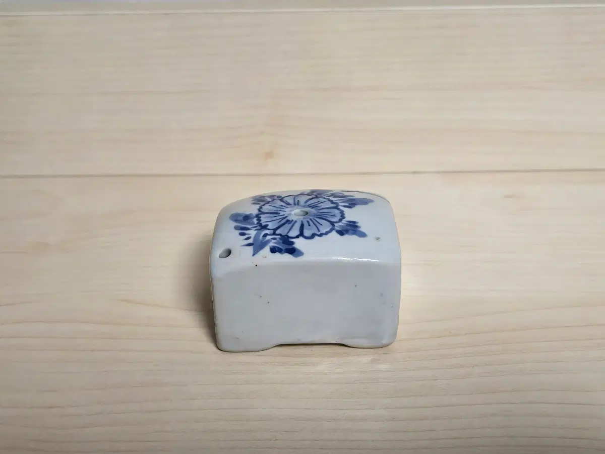 유진 작가 청화백자 연적