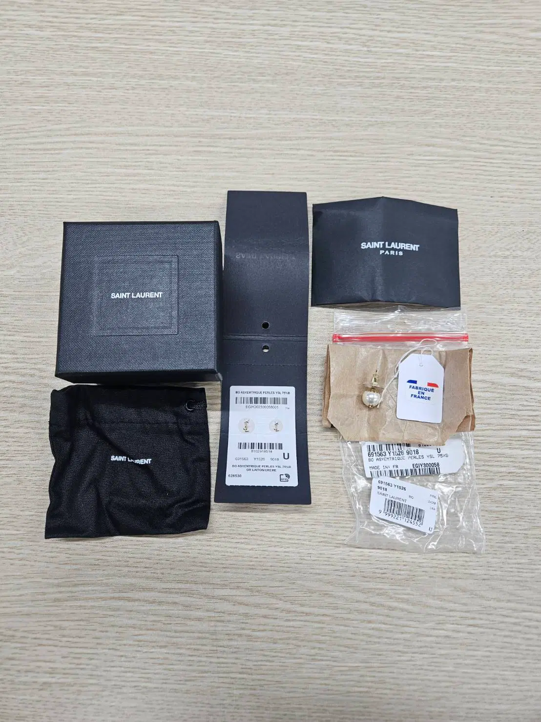 생로랑 모노그램 펄 이어링 화이트 691563 Y1526 9018 [새상품/1짝분실]