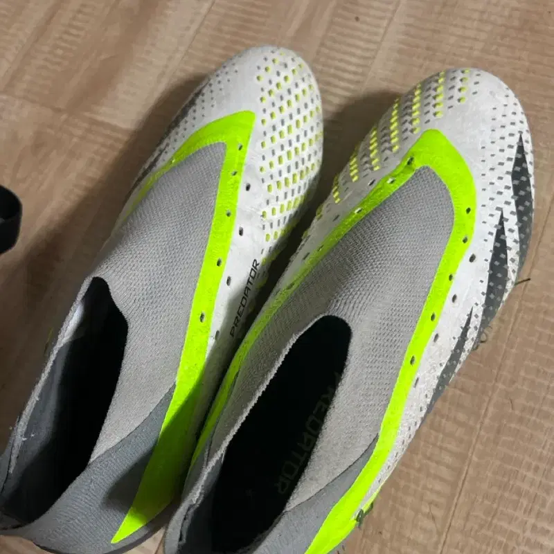 아디다스 프레데터 애큐러시 축구화