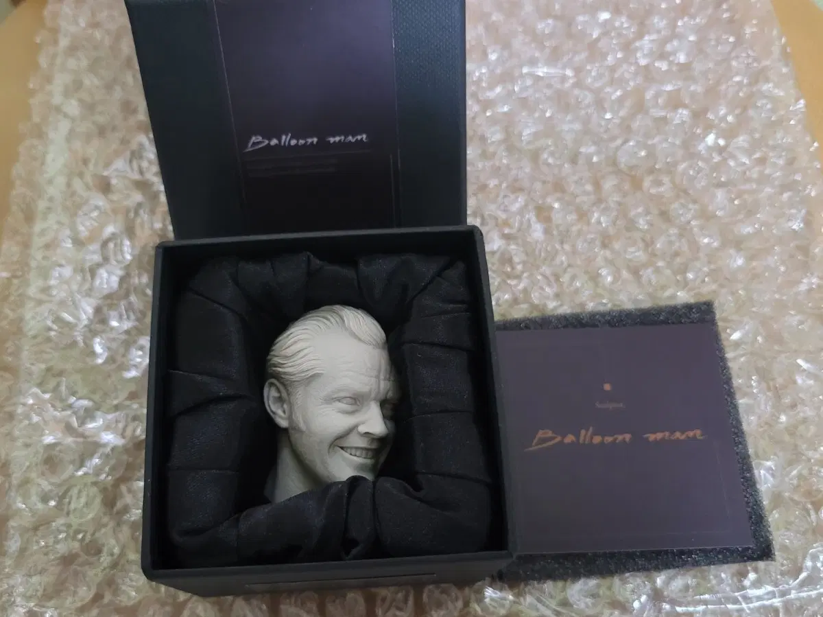 벌룬맨 뻐꾸기 둥지 위로 날아간 새 맥머피 조형.
