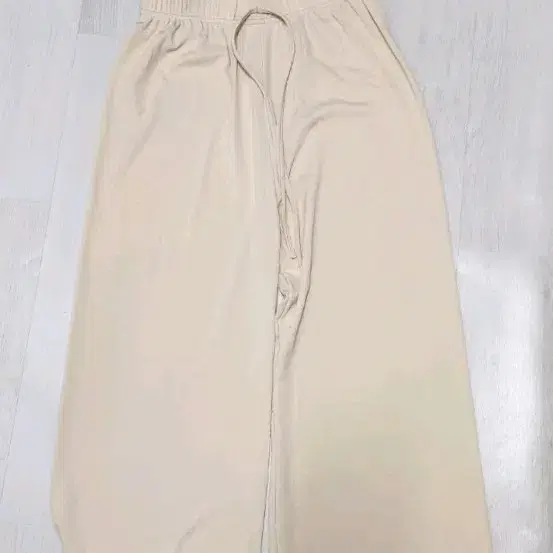 새상품) 베이지 와이드 찰랑 팬츠