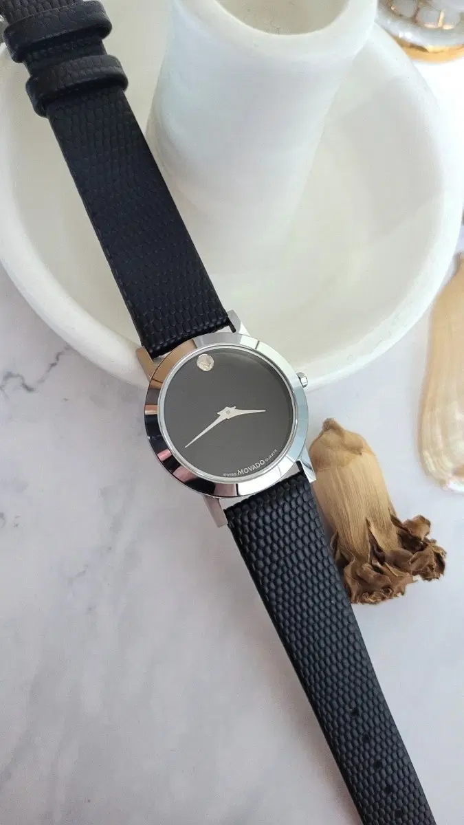 정품 모바도 뮤지엄 33mm 남여공용 쿼츠시계