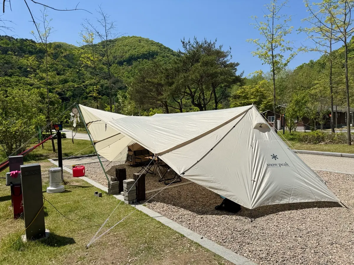 스노우피크 랜드스테이션L 아이보리 1회피칭 팝니다.