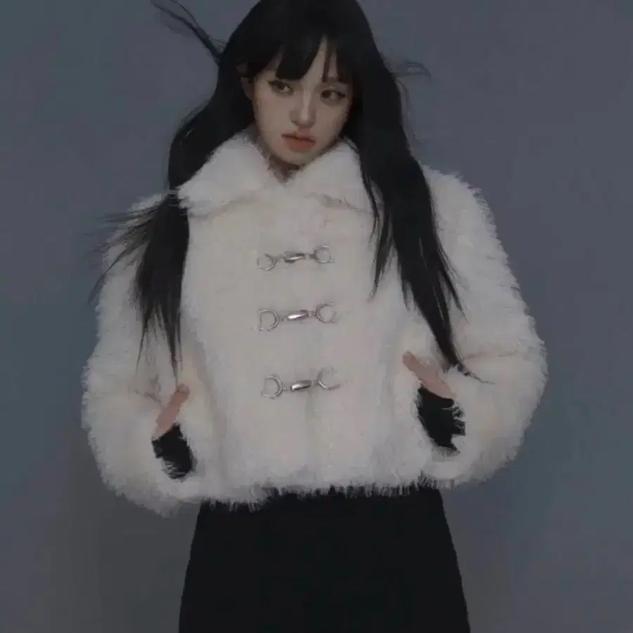 뉴얼린 래빗 후크 크롭 퍼 자켓