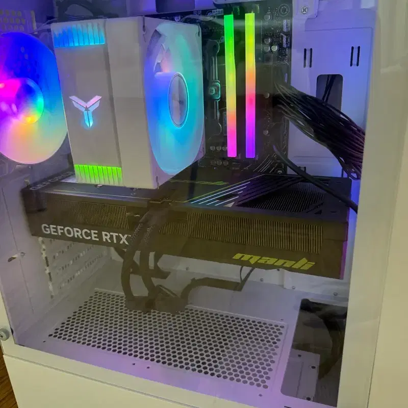 라이젠5 9600X RTX5070 고성능 게이밍 컴퓨터