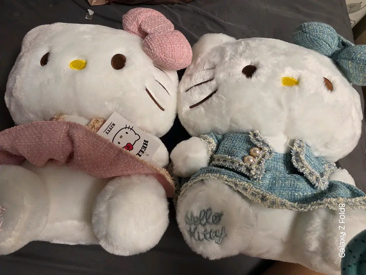 산리오 캐릭터 헬로키티 인형 핑크. 민트