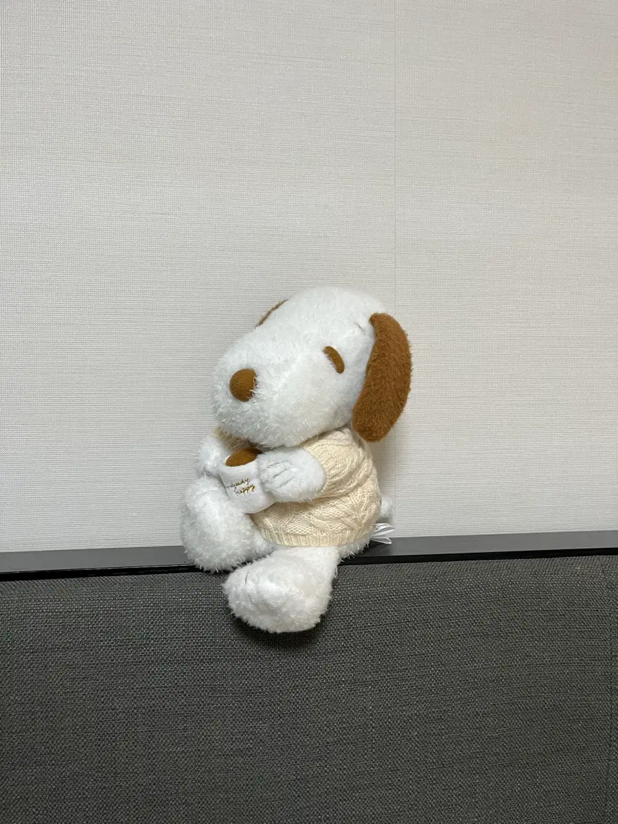 스누피 인형 베이지색 니트