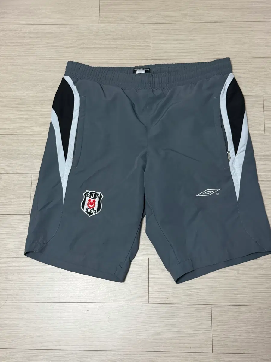 엄브로 베식타시 반바지