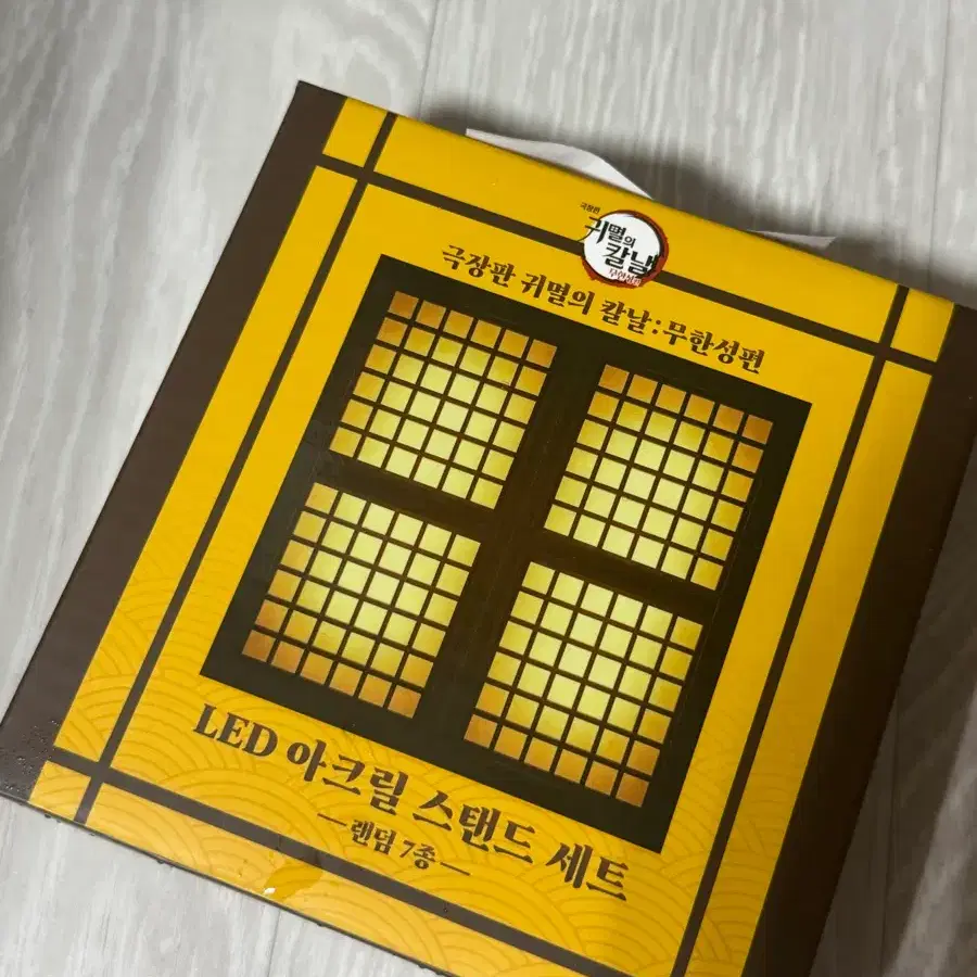 [교환] 맘스터치 카이가쿠 -> 시노부 찾아요!