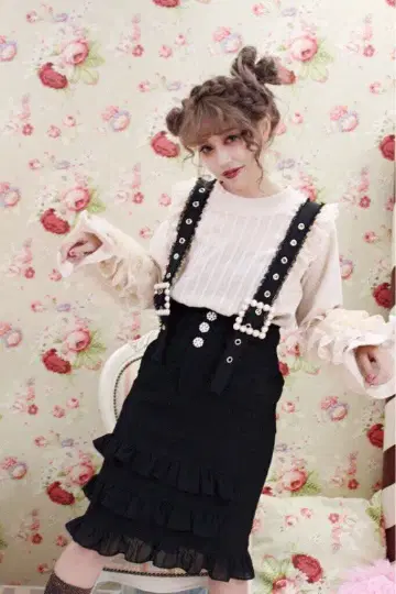 Swankiss 스완키스 비쥬 달린 서스펜더 스커트