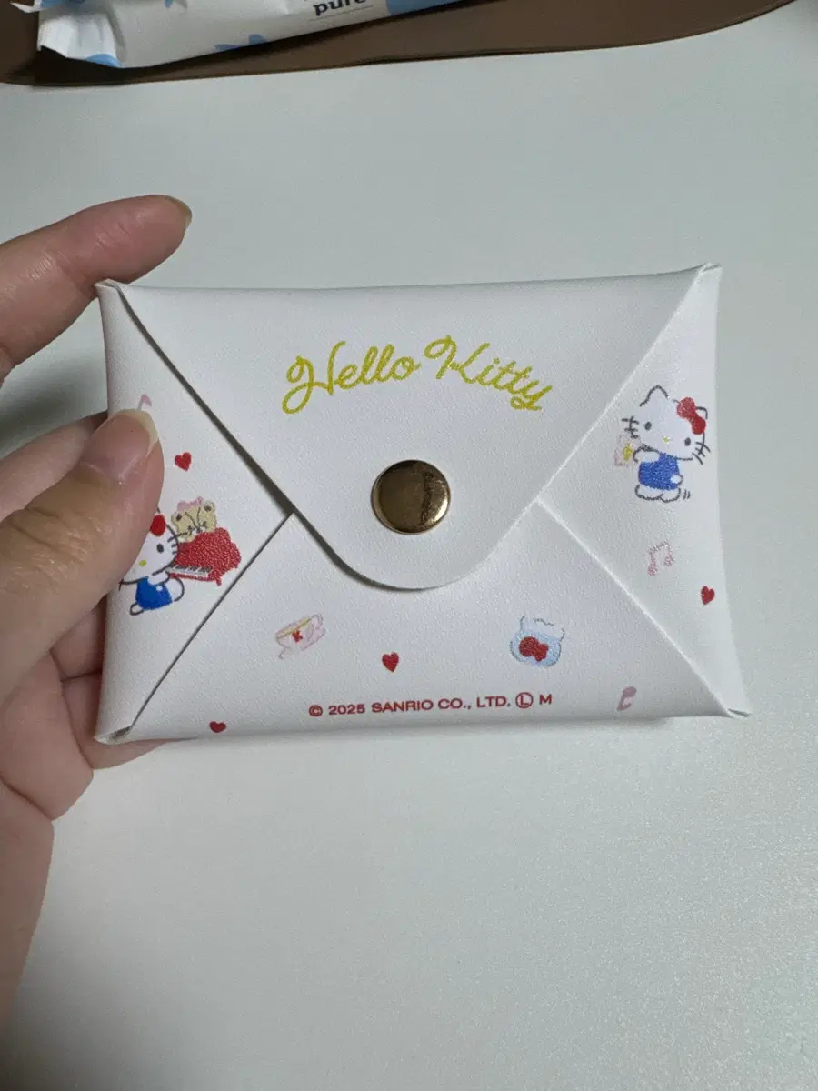 헬로키티 랜덤 카드지갑 새상품 판매중