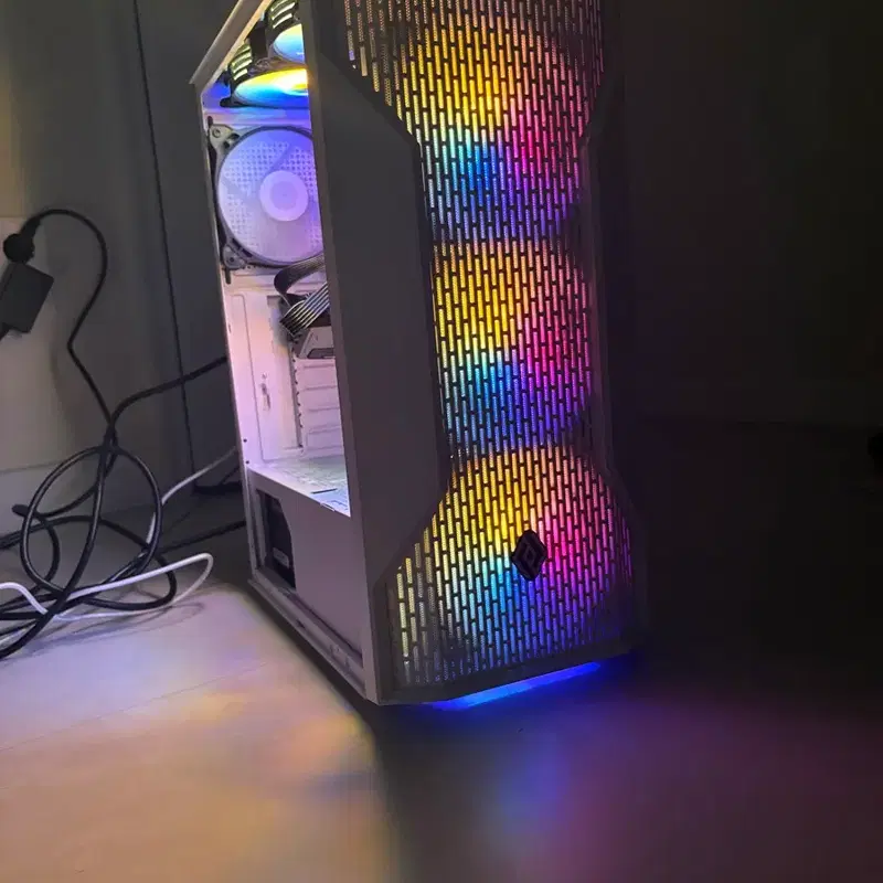 급처_사양 업업!!!) RTX 3070 Ti / 32G RAM / M.2 500G 고사양 화이트 게이밍 PC