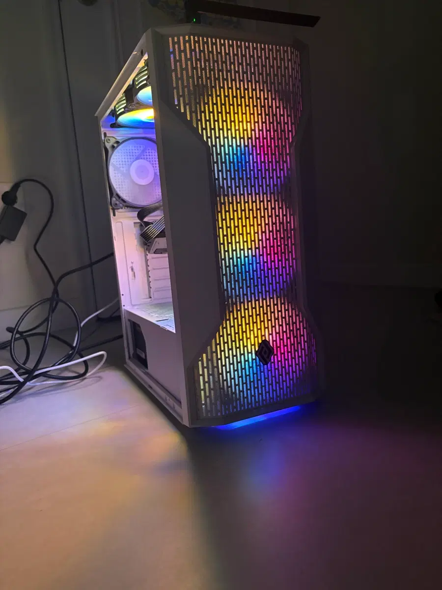 급처_사양 업업!!!) 보증내 RTX5060 / 32G RAM / M.2 500G 고사양 화이트 게이밍 PC