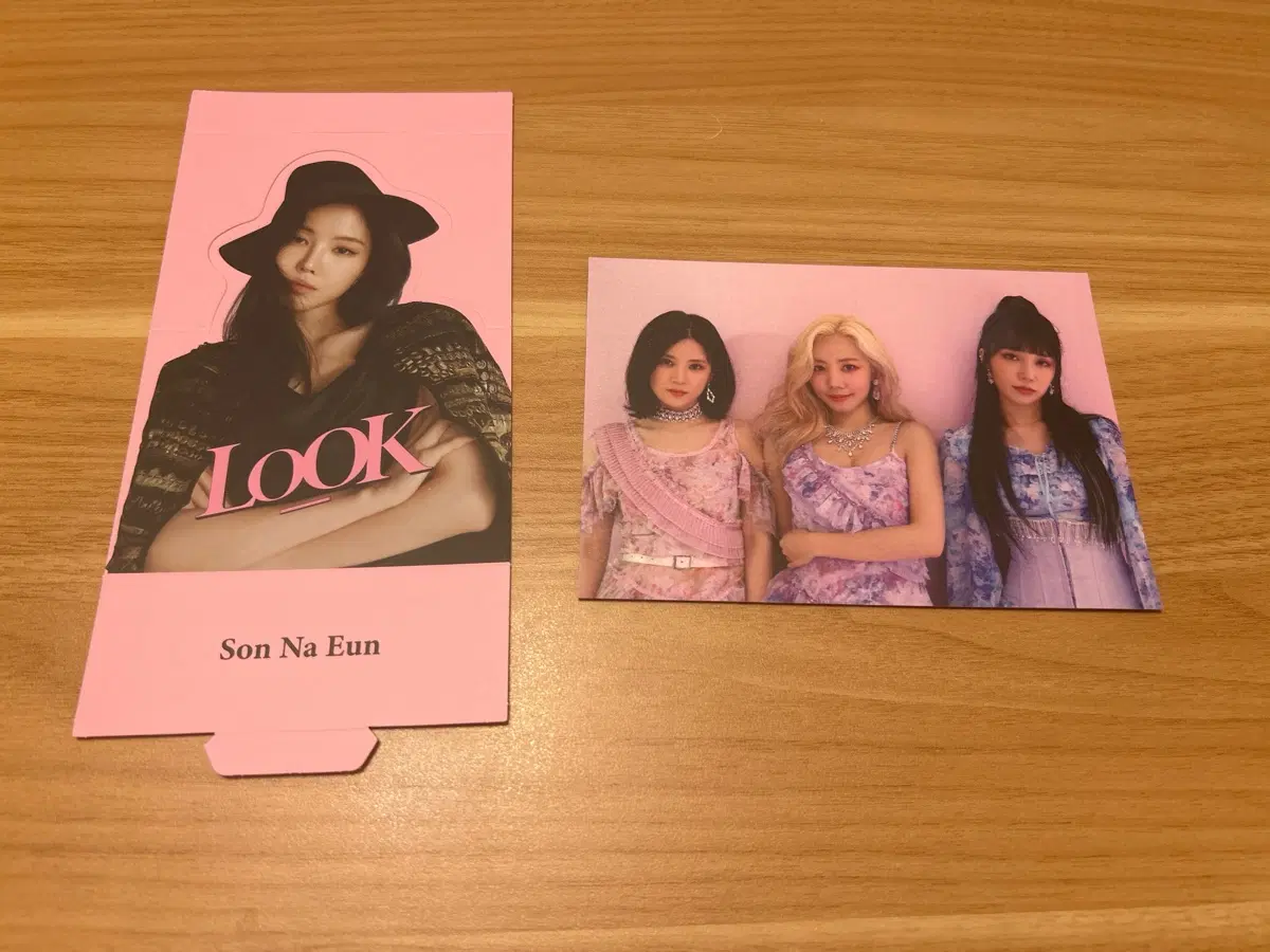 에이핑크 룩 앨범 굿즈 세트 양도 (손나은 스탠디 + YOS 유닛 엽서)