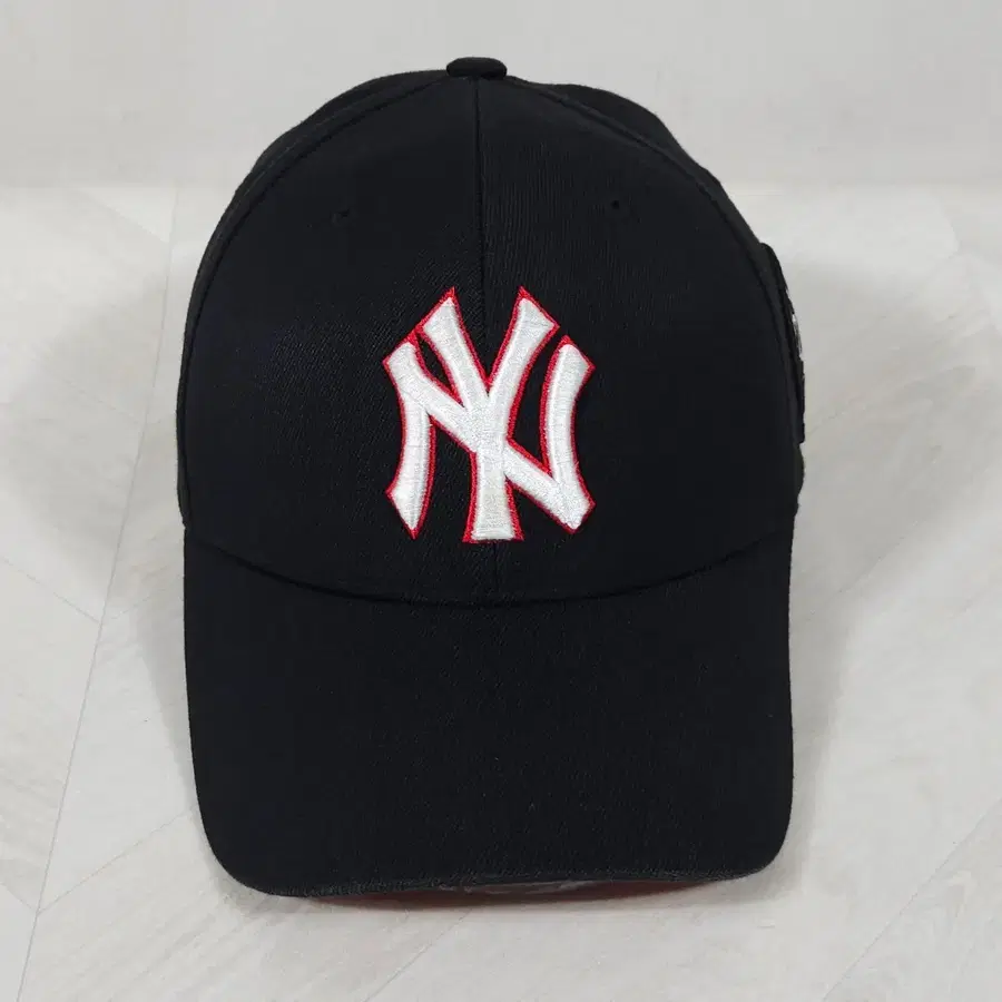 MLB 뉴욕양키스 남녀공용 볼캡 블랙 57 밴딩 가을겨울용
