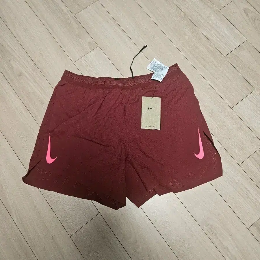나이키 에어로스위프트 러닝 쇼츠 4인치 버건디