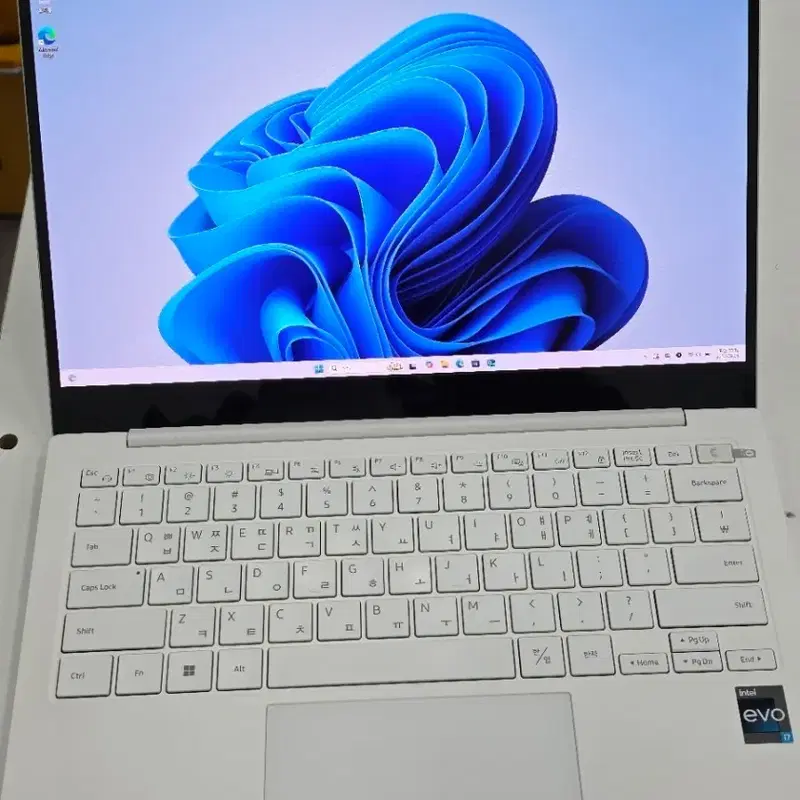A급외관 삼성 갤럭시북 프로 13.3인치 i7 12세대 32G 256G 노트북